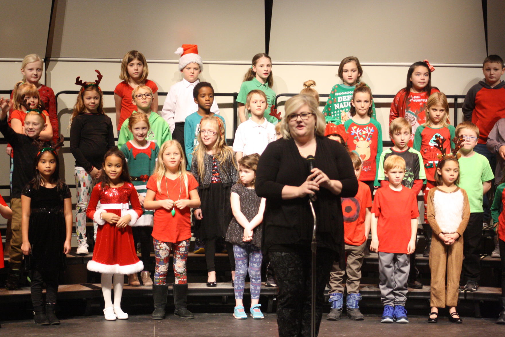 FC 2nd Grade Concert (5).JPG